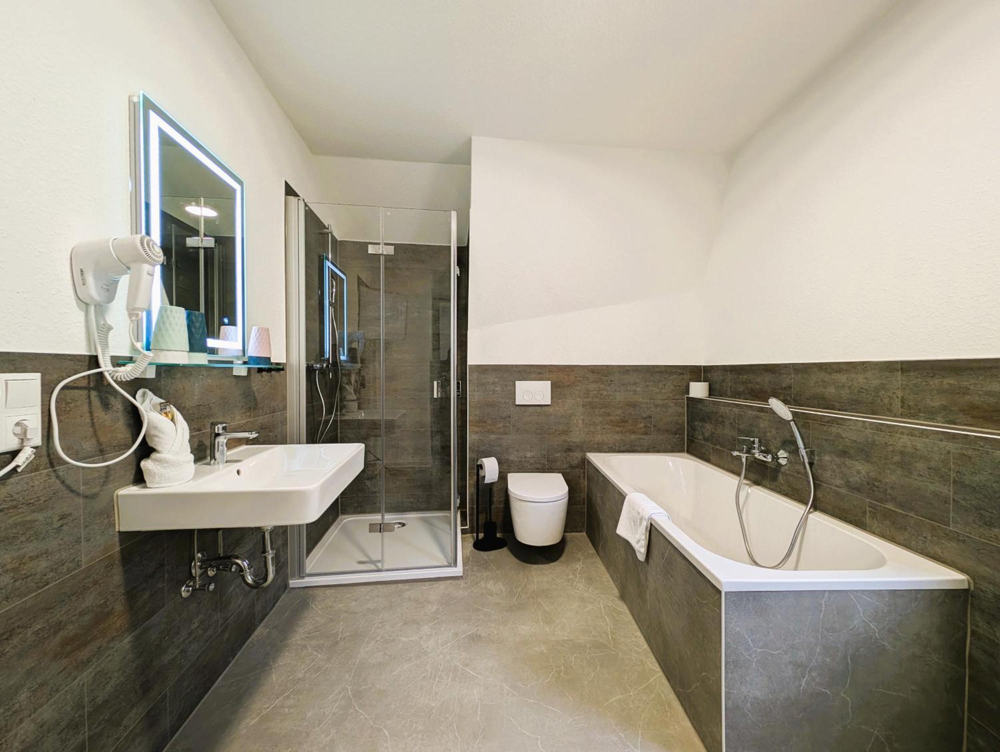 Bohnapartments - Topfmarkt Xxl Suiten - Neu In Top Zentrumslage, Vollausstattung, Wlan, Parkplaetze Ильменау Экстерьер фото