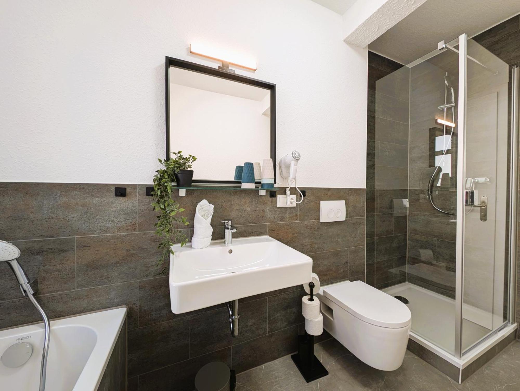 Bohnapartments - Topfmarkt Xxl Suiten - Neu In Top Zentrumslage, Vollausstattung, Wlan, Parkplaetze Ильменау Экстерьер фото