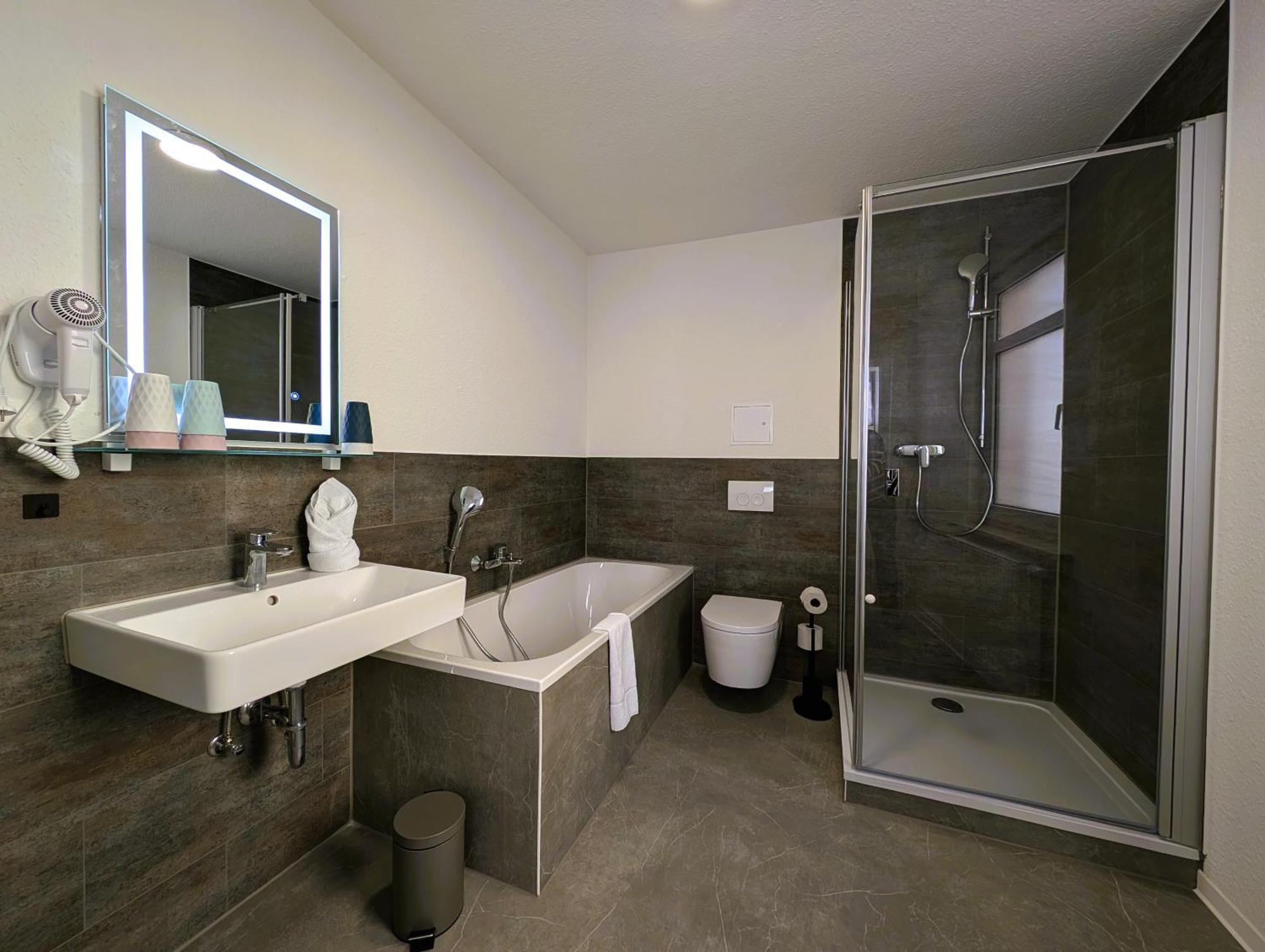 Bohnapartments - Topfmarkt Xxl Suiten - Neu In Top Zentrumslage, Vollausstattung, Wlan, Parkplaetze Ильменау Экстерьер фото