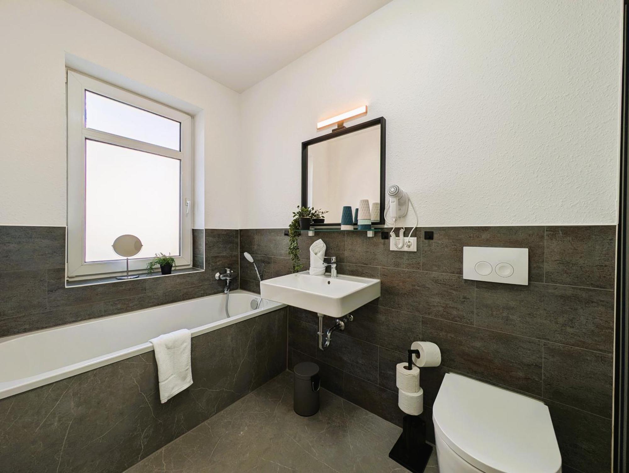 Bohnapartments - Topfmarkt Xxl Suiten - Neu In Top Zentrumslage, Vollausstattung, Wlan, Parkplaetze Ильменау Экстерьер фото